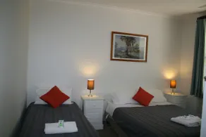 Elm Lodge Bright - Room