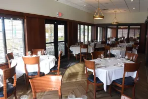 Wyndham Moline on John Deere Commons - Restaurant