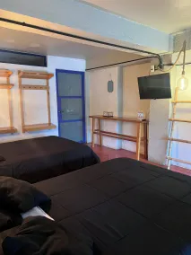 Los Cruxes - Room