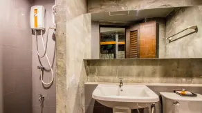 B2 Thippanate Boutique & Budget Hotel - Bathroom
