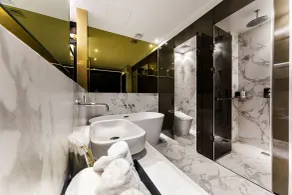 Astro Hotel - Bathroom