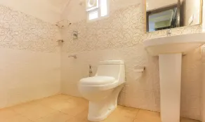 Hotel Dvaraka Inn - Bathroom