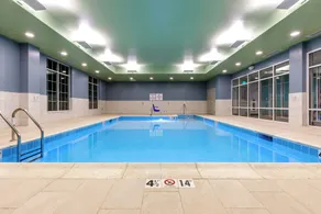 Holiday Inn Express & Suites - Sturbridge by IHG - Piscina