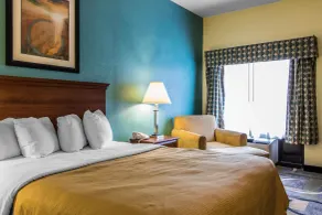 Quality Inn & Suites Memphis East - Room