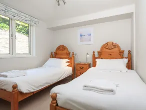 Keepers Lodge, Hillfield Village - Room