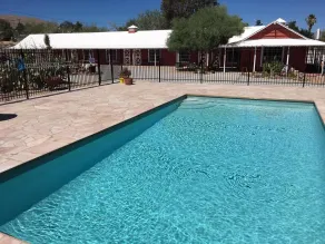 Room 1 - Downtown Joshua Tree Motel - Pet Friendly - Walk to Shops & Visitor Center, Minutes to Park Entrance - Piscine