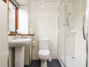 Coach House Cottage - Bathroom
