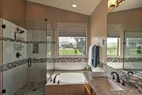 Zen Phoenix Home on Legacy Golf Course w/ Pool! - Badeværelse