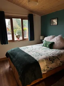 Cabin Sleeps 4 with Hot Tub and Parking - Chambre
