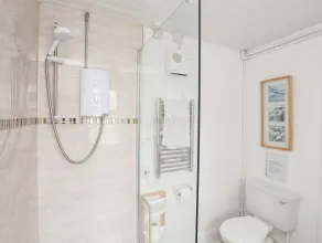 2 The Coach House - Badezimmer