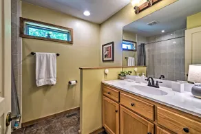 Charming Getaway w/ Lake Cumberland Views! - Badeværelse