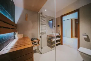 Five Seasons Two - Room