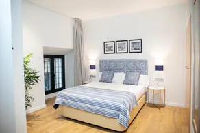 nQn Aparts & Suites Sevilla - Quarto