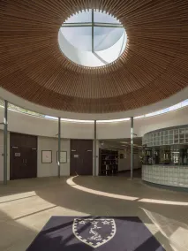 Murray Edwards College, Cambridge - Indgang