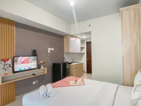 Good Place Studio at Grand Dhika City Apartment By Travelio - Værelse