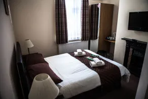 Queen Anne's Guest House - Room