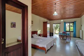 Heliopetra studios, small village near beaches - Living area
