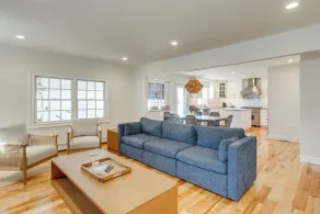 Modern Vacation Home w/ Heated Pool, Mins to Beach - Interiör