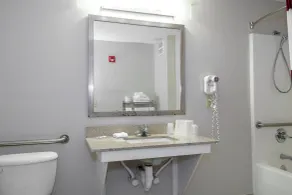 Red Roof Inn Defuniak Springs - Badezimmer