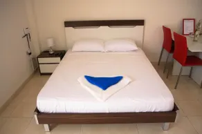 Peyia Pearl Suites - Quarto