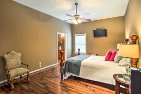 Texas Vacation Rental w/ Fireplace, Near Lakes - Innenbereich