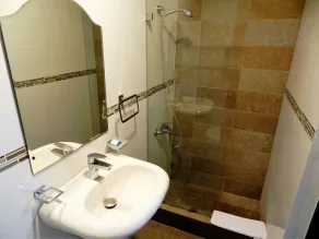 Hotel La Colonia - Bathroom