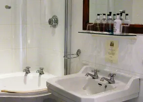 The Greyhound Coaching Inn - Baño
