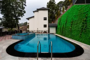 Ramada by Wyndham Kasauli - Pool
