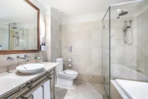 InterContinental Melbourne The Rialto by IHG - Bathroom
