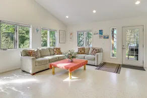Lake Champlain Retreat w/ Grill, Fire Pit! - Interiør