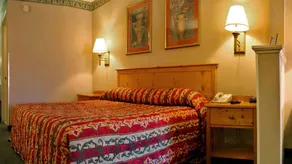 Days Inn & Suites by Wyndham Starkville - Chambre