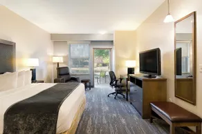 ClubHouse Hotel and Suites - Room
