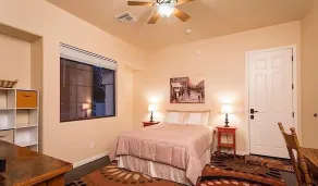 Palm Valley By Signature Vacation Rentals - Room