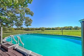 Monett Family Ranch Home w/ Fireplace & Huge Deck! - Interiør