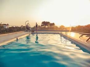 IO Luxury Pool & Hot Tub Suites - Basseng