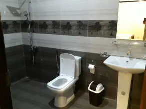 Airport Grand Holiday Home - Badezimmer