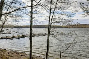 Lake & Boat Slip Access! Family Condo in Greentown - Innenbereich