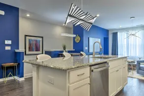 Sleek Durham Townhome Near Dtwn w/ Balcony! - Interiör