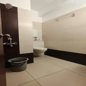 Hotel Royal Luxe - US consulate, Apollo hospital, Sankara natralya - Bathroom