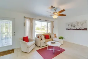 Riverfront Florida Retreat w/ Pool, Patio & Grill! - Innenbereich
