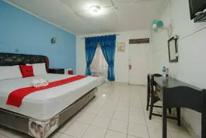 RedDoorz Syariah near Jalan Asahan Pematang Siantar - Habitación