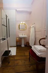 Guest House Saint Yves - Bathroom