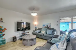 1/2 Mi to Sylvan Beach Park! Chic Townhome w/ Yard - Interiør