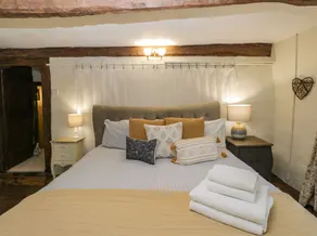 Fox Den Cottage - Room