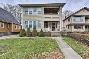 Lakewood Home w/ Yard ~ 8 Mi to Cleveland! - Intérieur