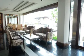 Methavalai Residence Hotel - Coin salon dans le hall