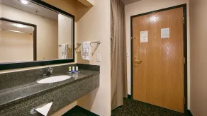 Best Western Plus - Wendover Inn - Bathroom