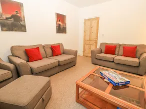Rojoy - Living area