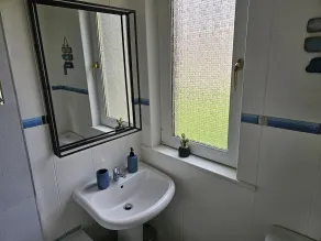 Snug - Meadhan Apartment - Bad