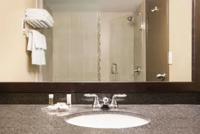Days Inn by Wyndham Calgary Northwest - Salle de bain